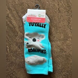 way to
celebrate!
MOTHER'S DAY
2 Pair Low Cut
SOCKS 🧦